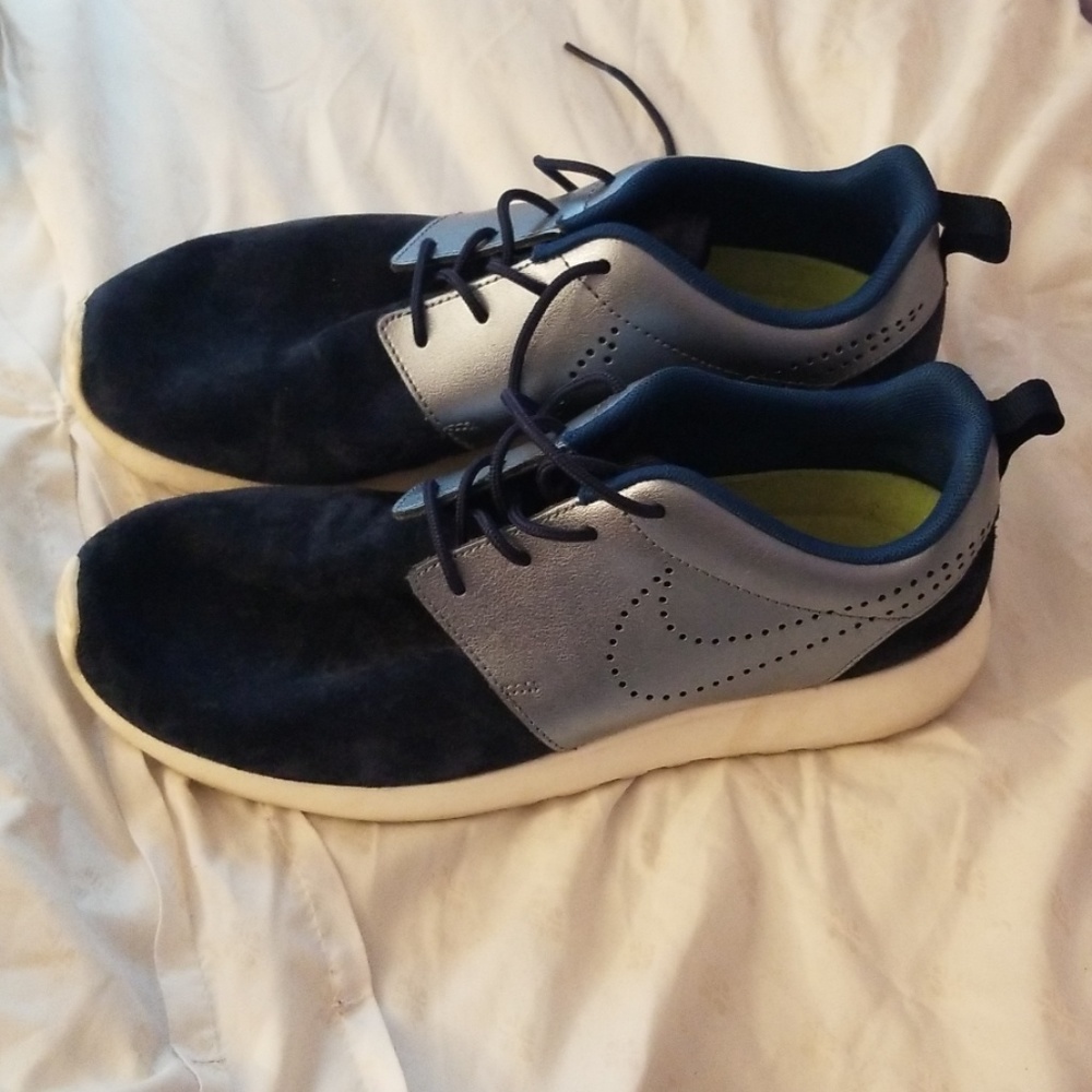 Blue suede nike roshes
